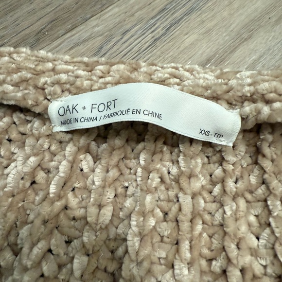 OAK + FORT CROPPED CHENILLE KNIT CARDIGAN IN MOCHA MERINGUE - Picture 5 of 6